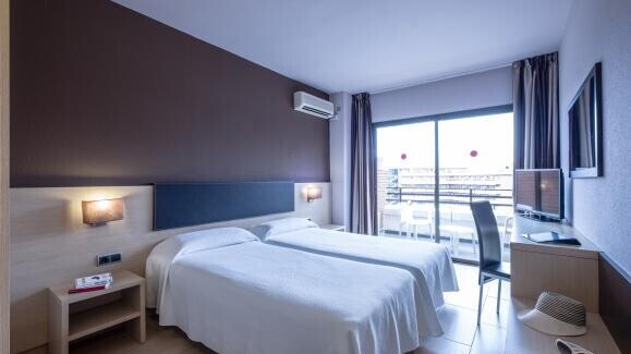 Standard Room 2 Adults + 2 Children